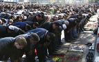 AFP: Sokakta namaz kılan Moskovalı Müslümanlar cami istiyor