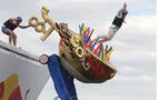Red Bull Flugtag festivalinde Lenin ve Gagarin’i nehre fırlattılar