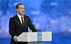 Medvedev’den tasarruf çağrısı: Yeni kamu binası inşa edecek gücümüz yok