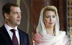 Medvedev çifti evliliklerinin 25. yılını kutlayacak