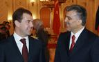 Gül birinci, Medvedev ikinci
