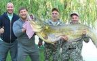 Kadirov 75 kilogramlık dev sombalığı yakaladı