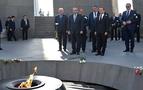 Medvedev, o anıta çelenk bıraktı