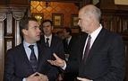 Medvedev, Yunanistan'a İMF ve Dünya Bankasını adres gösterdi
