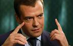 Medvedev'den Peres'e: "Bölgede tek taraflı faaliyetlerden kaçınılmalı"