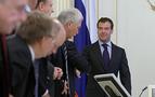 Medvedev, öğrencilerin zorunlu uyuşturucu testinden geçmelerini istedi
