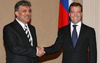 Gül, Medvedev’e başsağlığı mesajı gönderdi, saldırıyı kınadı