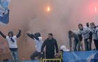 Zenit taraftarı sahaya inerek olay çıkarttı