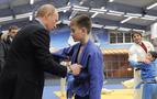 Putin’den judo taktikleri alan küçükler büyüklerini devirdi 