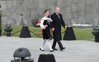 Putin, Erivan’da sözde soykırım anıtına gül bıraktı
