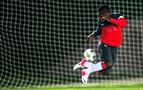 Emenike: Fenerbahçe ile görüşmüyorum