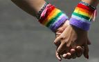 Uyarı: Rusya sokaklarında iki homoseksüel el ele yürümeyin!