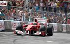 F1 pilotları Hamilton, Pic ve Fisichella Moskova’da hünerlerini sergiledi