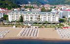 Aralarında Rusya vatandaşlarının da bulunduğu 400 turist Marmaris’teki otelden dışarı atıldı