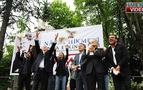 Nazım Hikmet'in mezarında beyaz güvercinler uçuruldu