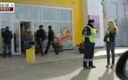 Rus polis ünlü şarkıcıdan imza aldı, ama...