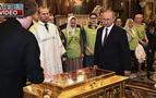 Putin ve Medvedev 'Noel Baba'nın kemiklerini ziyaret etti