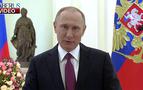 Putin'den kadınlara: Nasıl her şeyi başarıyorsunuz?