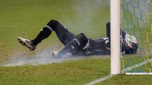 Taraftarlar, Dinamo Moskova’nın kalecisini yaraladı
