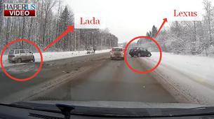 Lexus jeep ile çarpışan 'Lada' bu hale geldi
