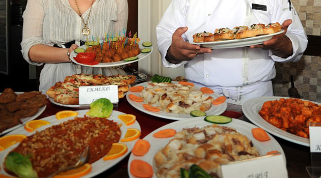 Bayat ekmekten 33 çeşit yemek ve tatlı yaptılar