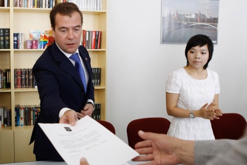Medvedev’in Rusça gramer testinden bakan kaçtı