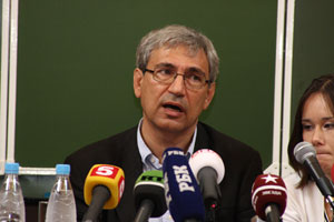 Orhan Pamuk’tan Ruslar’a, “Türkçe öğrenin, sizi güzel hazineler bekliyor”