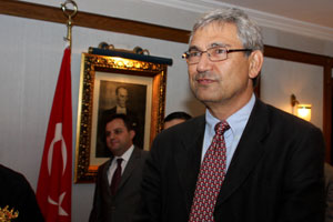 Pamuk: Ne yapıyorsam vatanım ve anadilime olan sevgimden dolayı yapıyorum