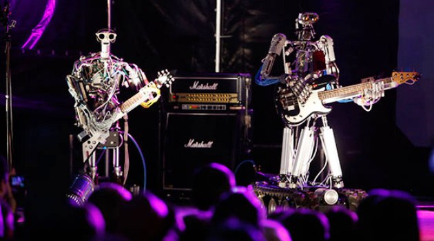 Rusya'da rock'çı robotlar konser verdi