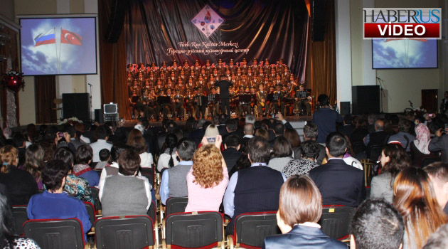 Rusya’da Kızıl Ordu konser verdi, Van için yardım toplandı 