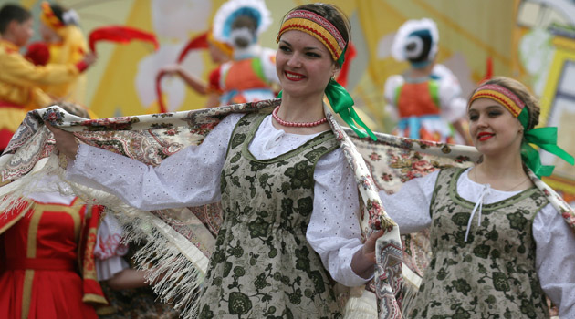 Antalya'da Rus gruplar, çeşitli dans gösterileri sundu