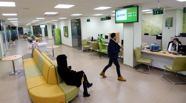 Moody’s bu kez Rus bankalarının notlarını düşürdü