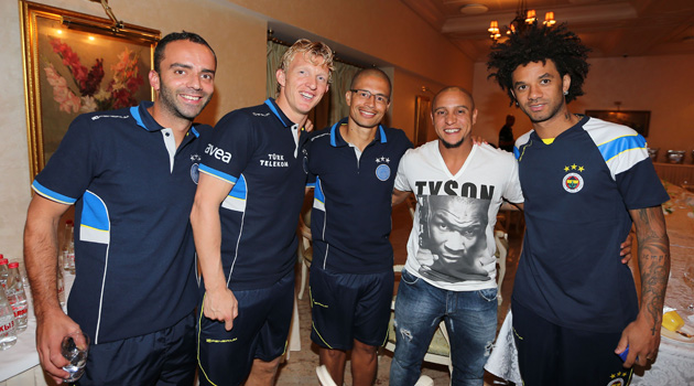 Roberto Carlos, Moskova’da Fenerbahçe’yi ziyaret etti