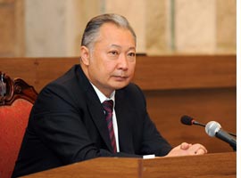 Gül'ü karşılamaya hazırlanan Bakiyev, dil sınavında ter döktü