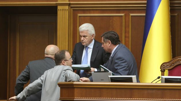 Ukrayna'da Rusça resmi dil oldu, başkan istifa etti