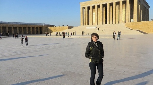 Rus gazeteci doğum gününde Anıtkabir'i ziyaret etti