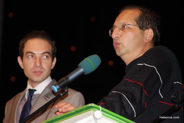 Fatih Kısaparmak Moskova'yı kilim kilim dokudu