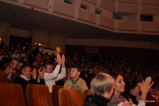 Fatih Kısaparmak Moskova'yı kilim kilim dokudu