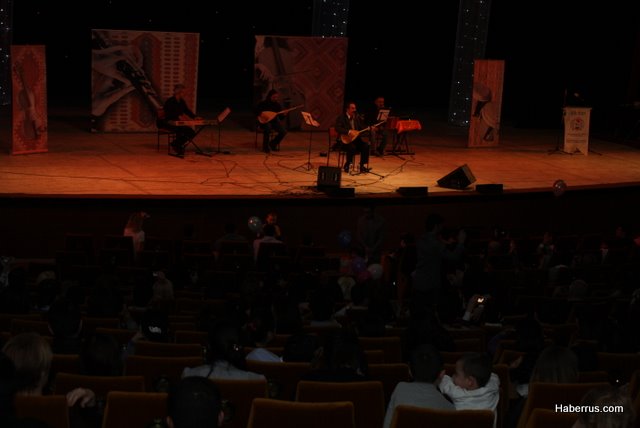 Fatih Kısaparmak Moskova'yı kilim kilim dokudu