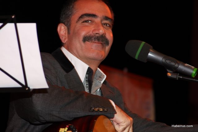 Fatih Kısaparmak Moskova'yı kilim kilim dokudu