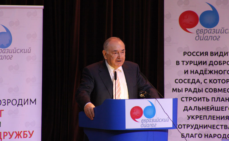 Jirinovski dinleyenleri kahkaya boğdu: "Kızılay, Kızıl Meydan olmayacak!"