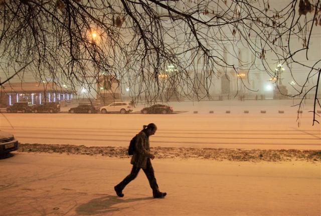 Moskova’ya 2 cm. kar yağdı, şehir kilitlendi