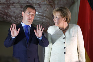 Merkel, Medvedev ile görüşecek