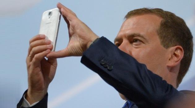 Medvedev, Twitter’dan paylaştı: Simferepol’dayım