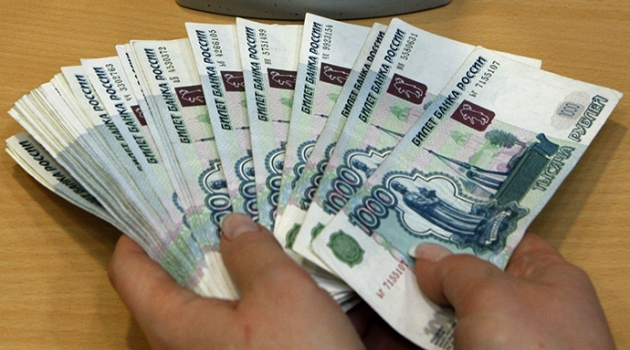 Doğu Ukrayna'nın resmi para birimi Rus rublesi oldu