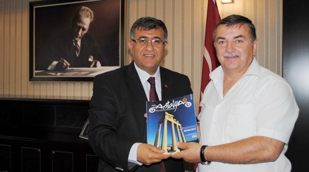 Antalya'da tatil için 13 saat uçakla gelen Rus turistler var