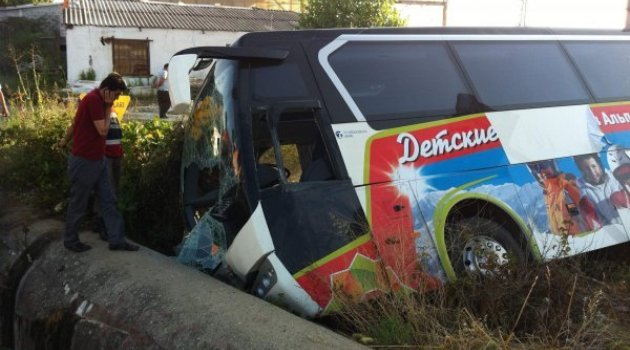 Antalya'da otobüs devrildi, 12 Rus turist yaralandı 