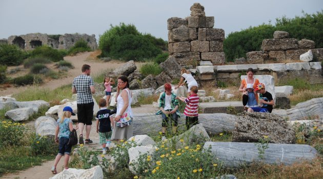 Rusya'da okullar tatil oldu, Antalya'da oteller doldu