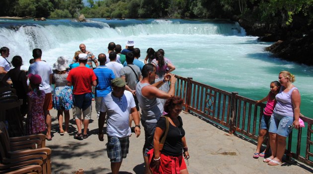 Petrol fiyatları düştü, Rus turist yüzde 15 azaldı