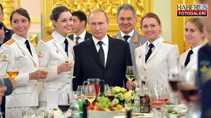 Putin, askeri okul mezunlarıyla bir araya geldi